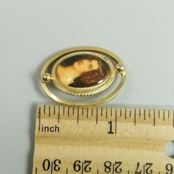 Vintage Portrait of a Woman Oval Gold Tone Brooch, 1 Inch Long, Estate - Picture 5 of 6